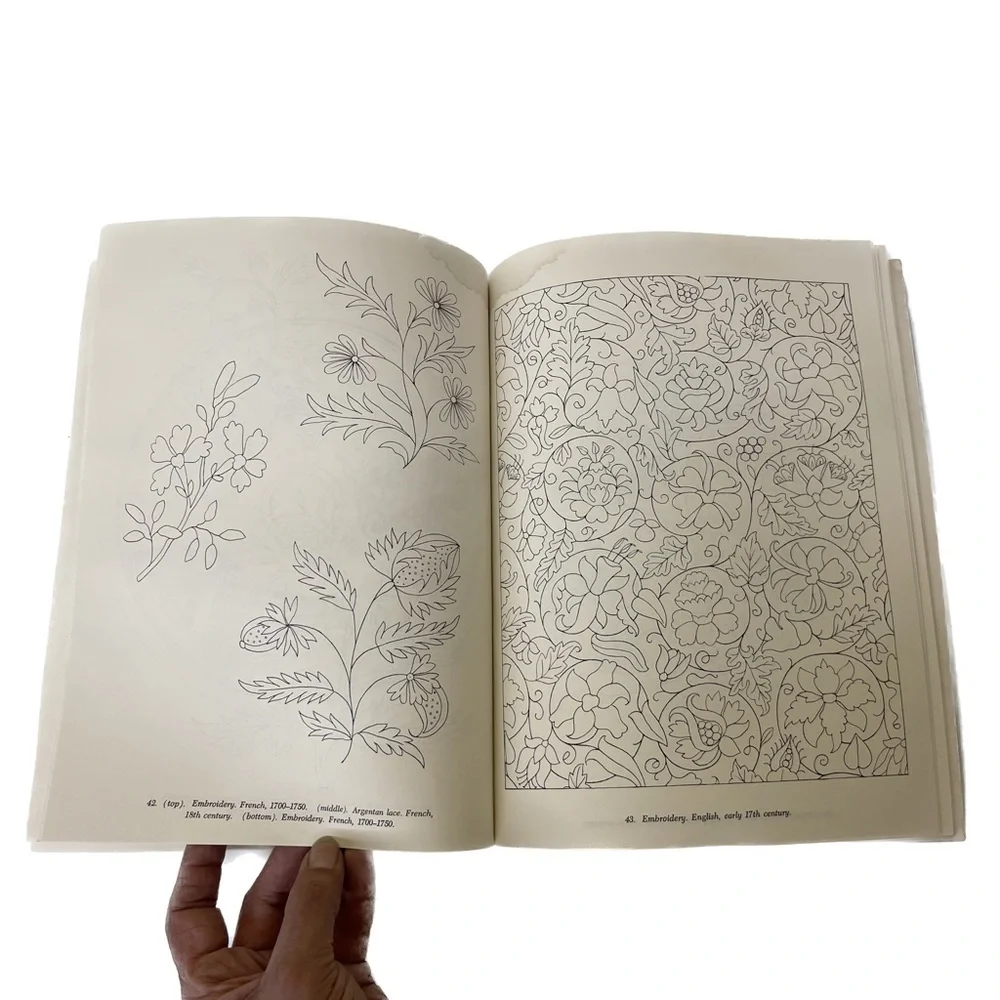 Vintage 1977 Historic Floral & Animal Designs For Embroiderers & Craftsmen - Picture 5 of 6